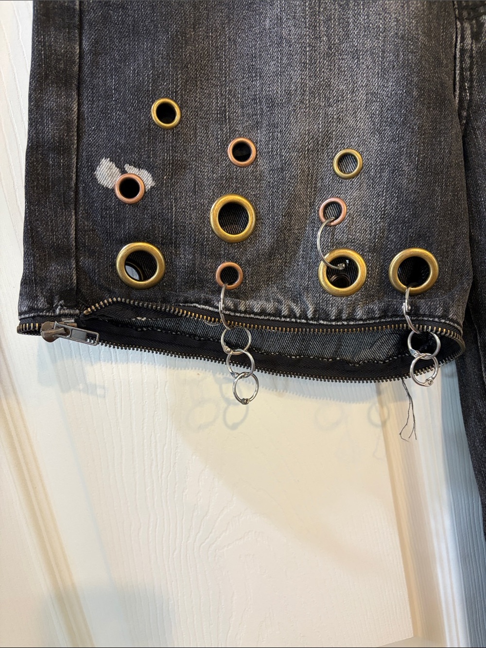 NWT Oli & Hali Black Wash Distressed Zipper Leg Jeans with Gold & Copper Grommet - Picture 8 of 14